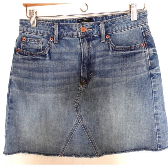 Vintage Gap Mini Skirt Womens 4 Blue Denim Medium Wash Jean Raw Hem Y2K Western - Picture 1 of 9